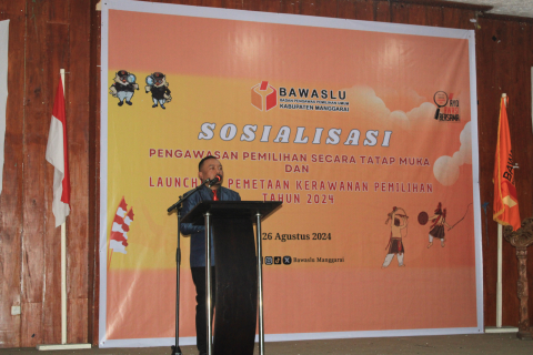 Ketua Bawaslu Manggarai, Fortunatus Hamsah Manah saat menyampaikan Sambutan